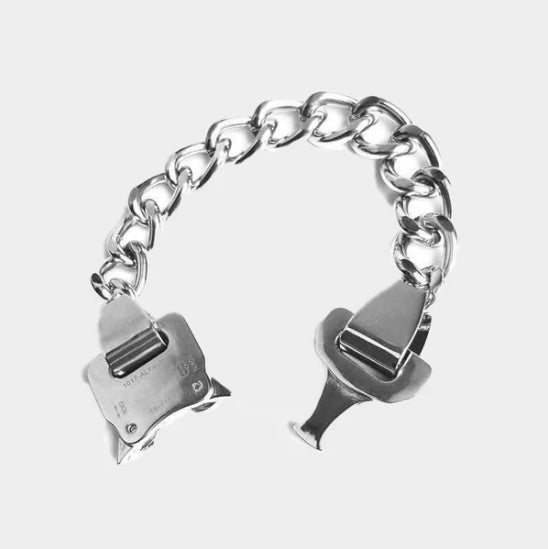 Metal safety buckle