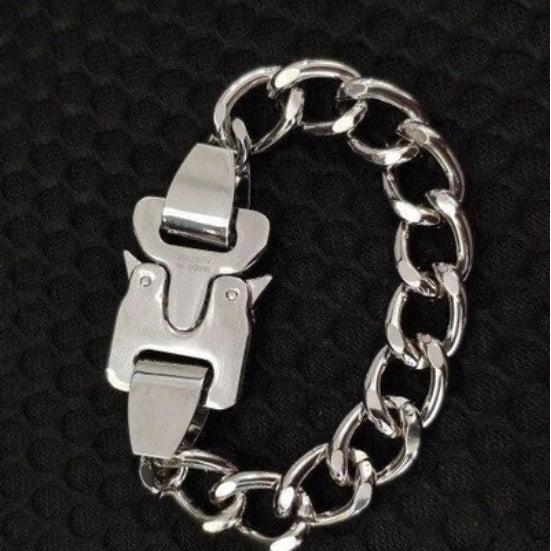 Metal safety buckle