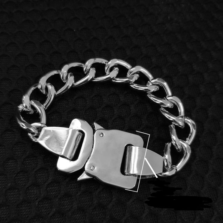 Metal safety buckle